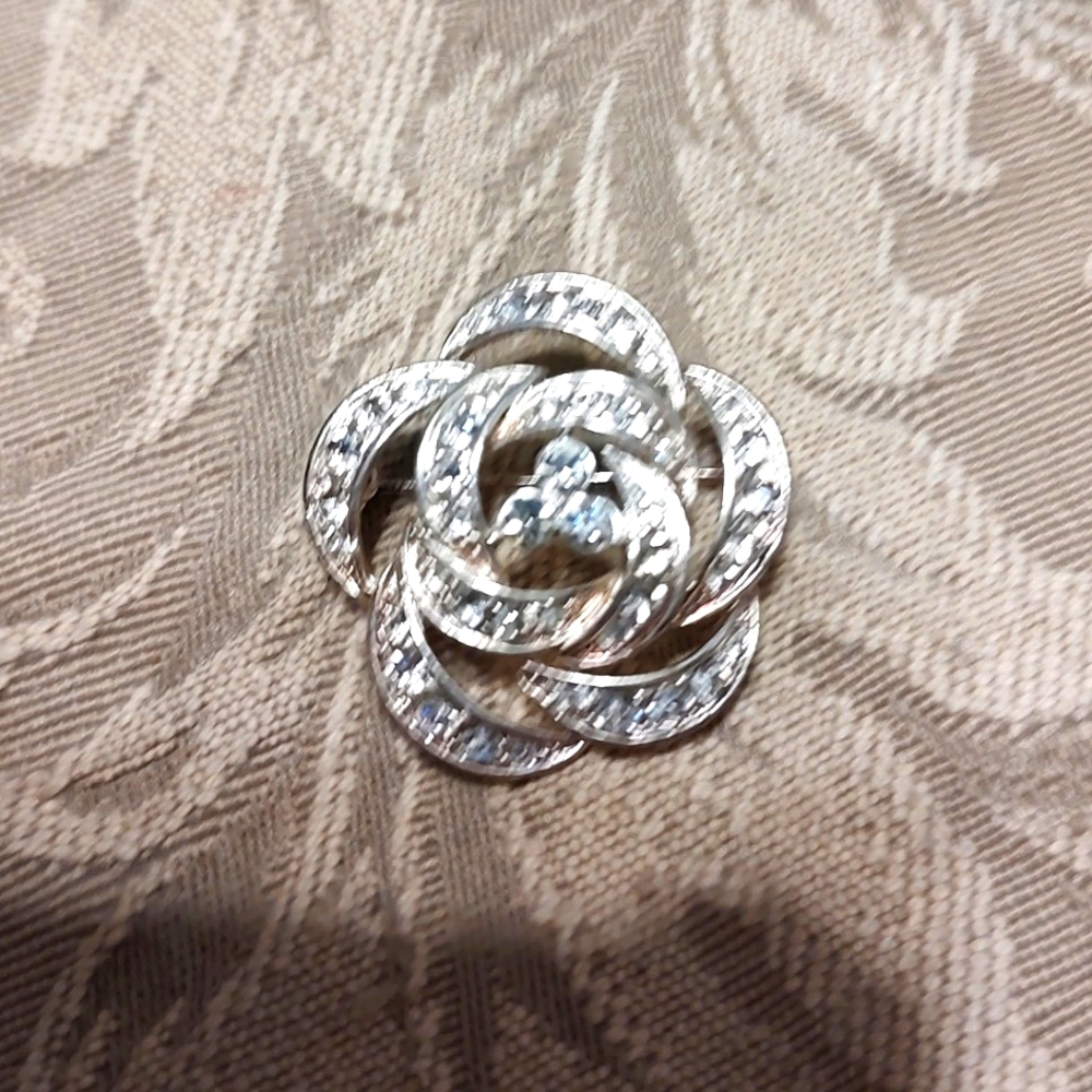 🔹💎🔹Adorable Classic Vintage 90's Swirl Rhinestone Cluster Brooch Pin